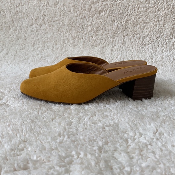 *NWOT* Universal Thread Mustard Yellow Mule Sandals - Picture 11 of 12